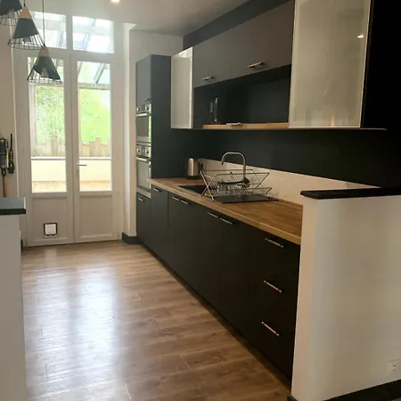 Titaie Maison Au Calme A 300m Du Centre * لا بوربول