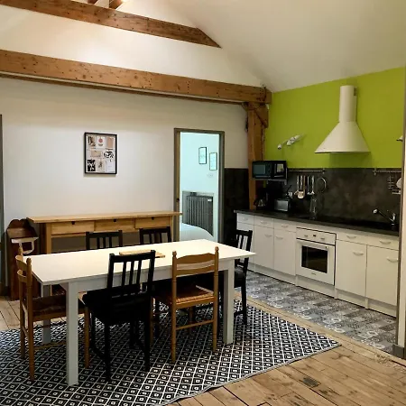 Titaie Maison Au Calme A 300m Du Centre 펜션 라루브불