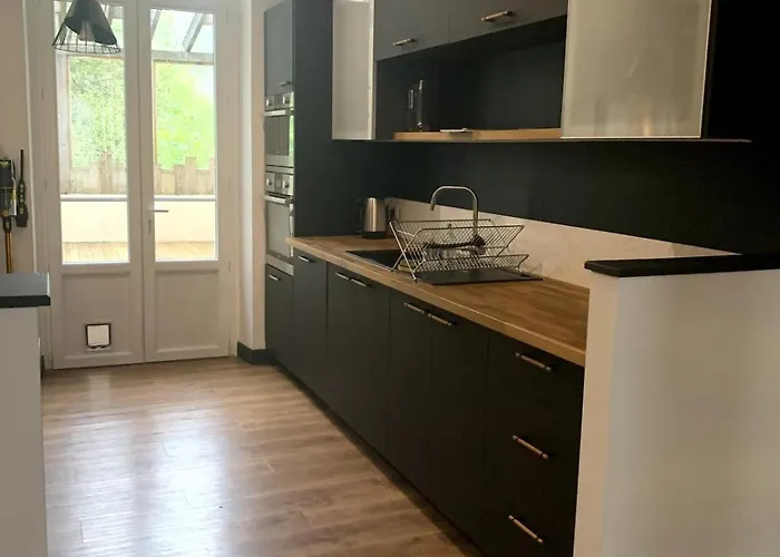 Titaie Maison Au Calme A 300m Du Centre * 라루브불