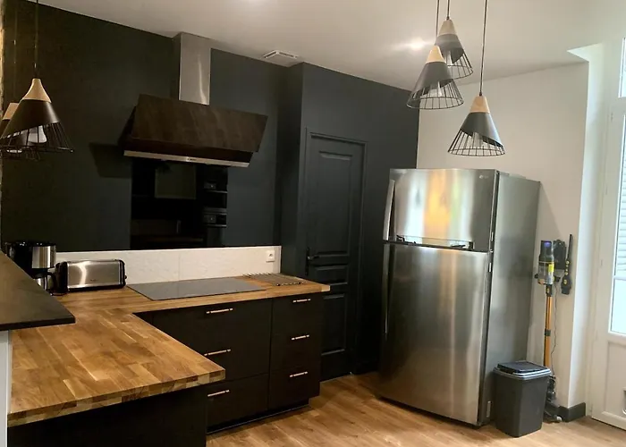 Titaie Maison Au Calme A 300m Du Centre 라루브불