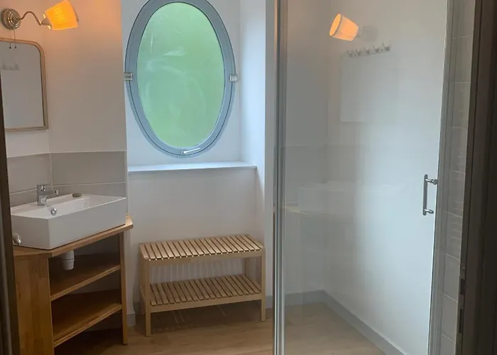 Titaie Maison Au Calme A 300m Du Centre * 라루브불